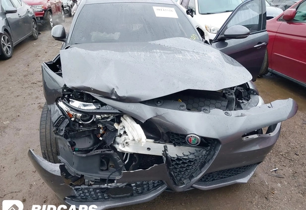 Alfa Romeo Giulia cena 30000 przebieg: 102000, rok produkcji 2017 z Warszawa małe 121